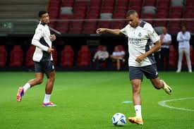 篮球赛场上 篮球赛场上